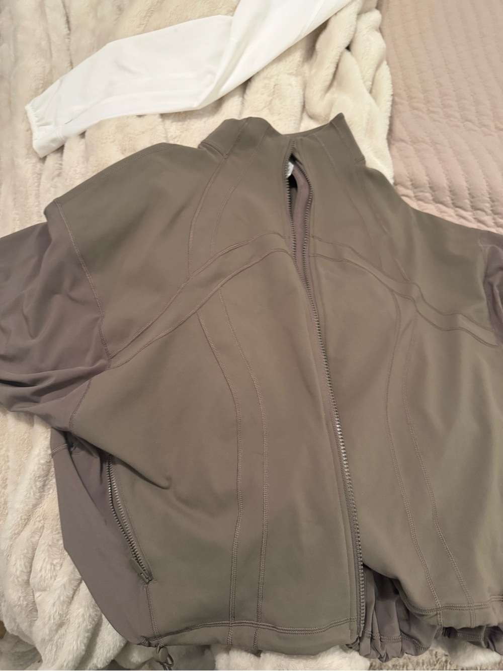 Womens lululemon and athleta Zip-Up Jacket in Taupe and white. Sz 6 and sz small